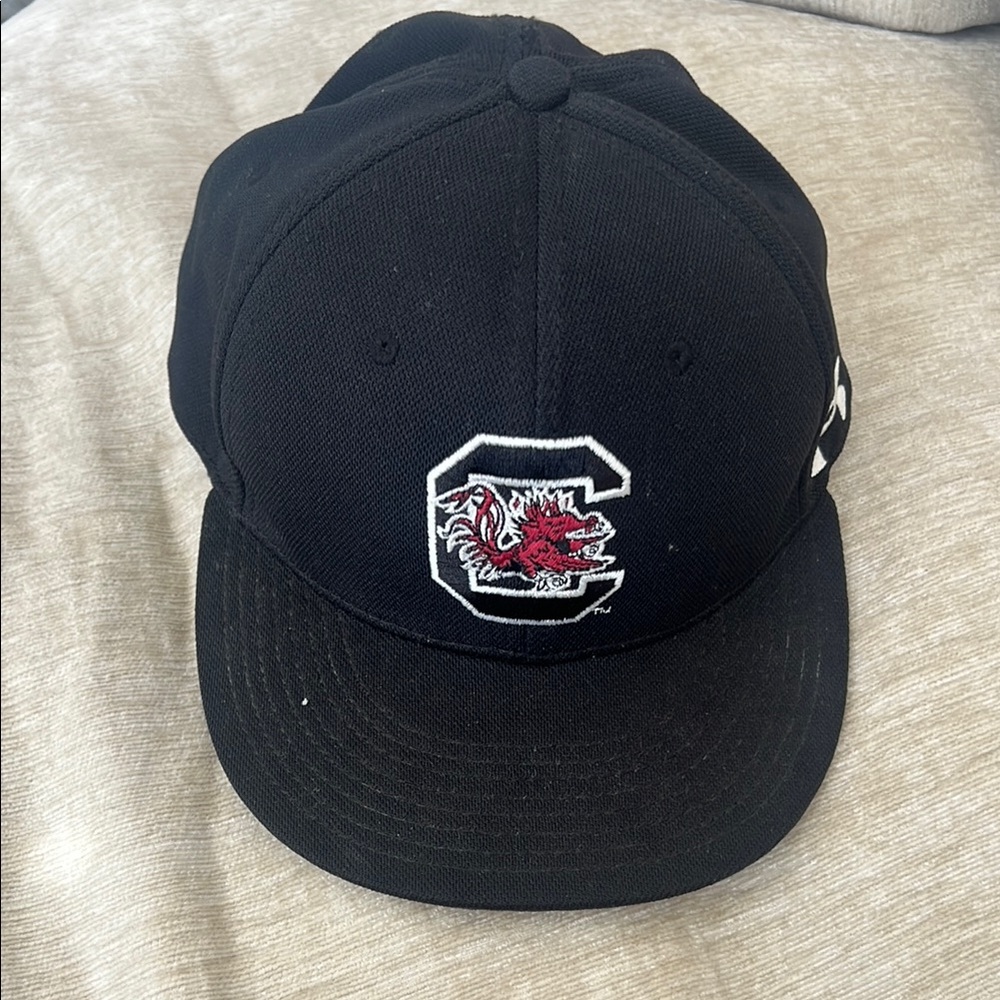 Under Armour Black Cap with South Carolina Gamecocks Embroidered Logo